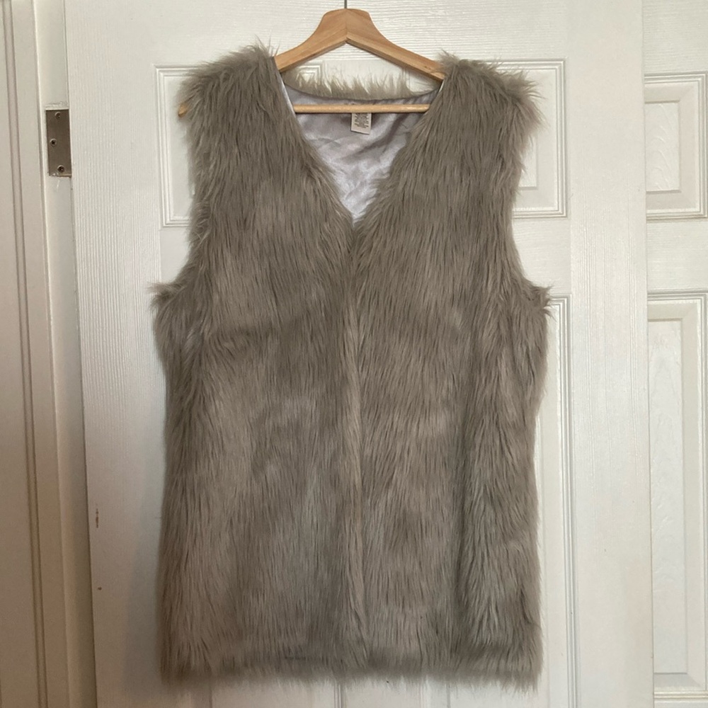 Gray‎ Faux Fur Vest